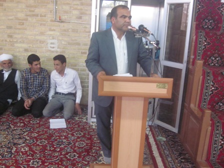 آقای رضا ابراهیم بای در حال سخنرانی در مسجدجامع شهرسلامی